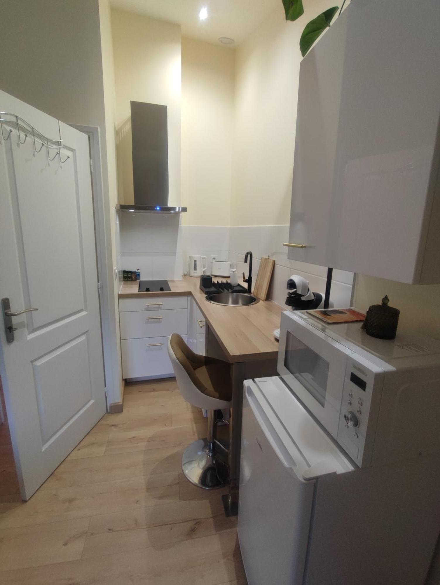 Apartment La *